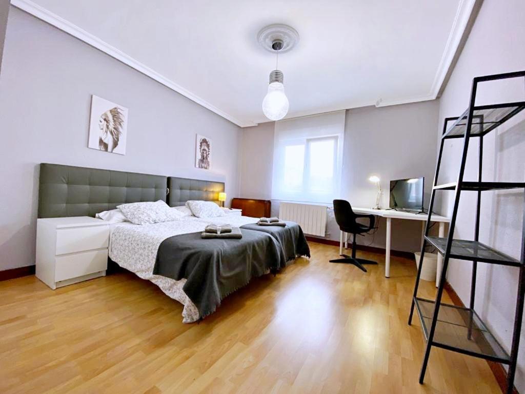 Apartamentos Milan 1 Wifi Y Parking Gratuito オビエド エクステリア 写真