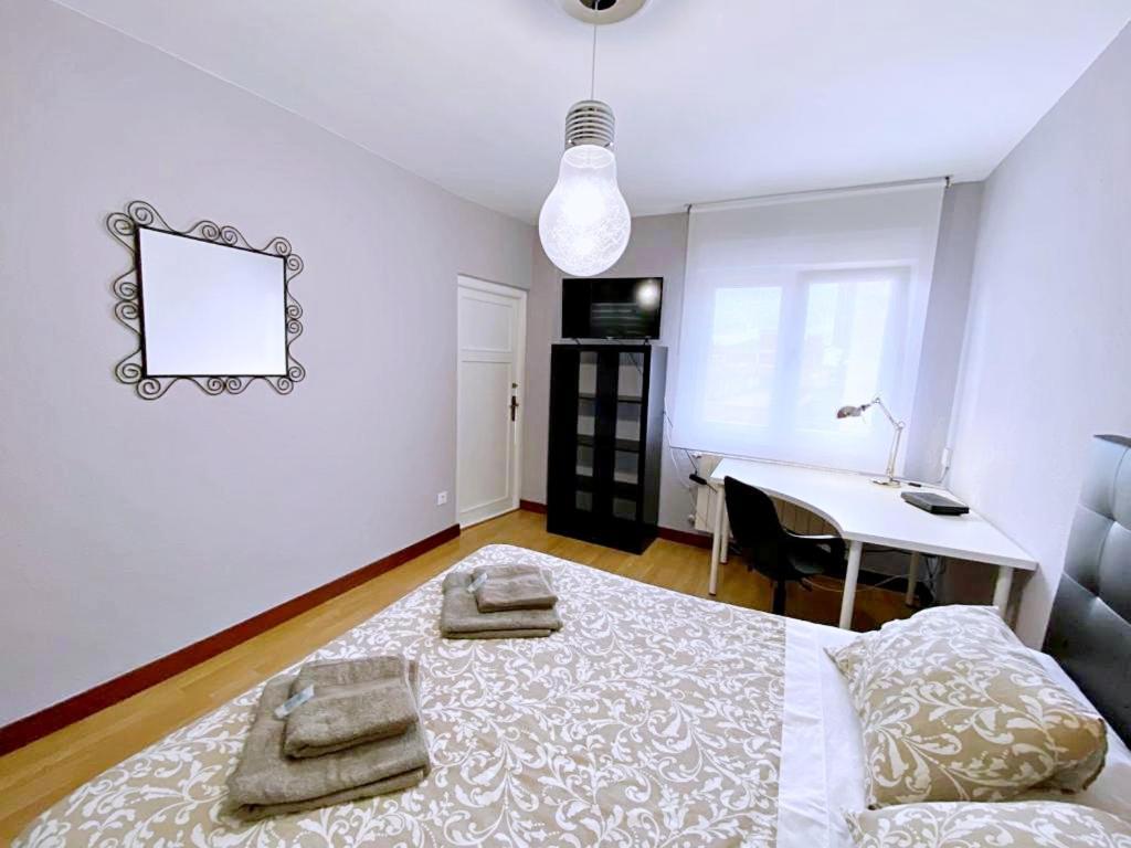 Apartamentos Milan 1 Wifi Y Parking Gratuito オビエド エクステリア 写真